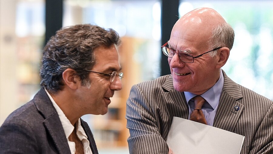 Navid Kermani (l.) und Norbert Lammert  / © Harald Oppitz (KNA)