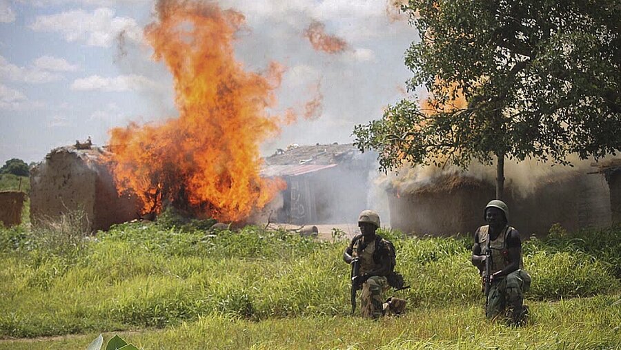 Nigerias Armee kämpft gegen Boko Haram (dpa)