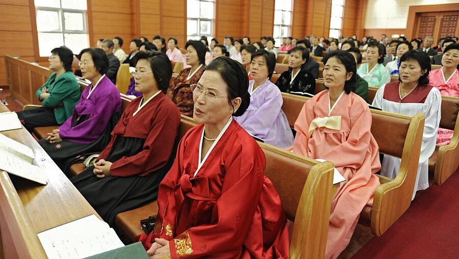 Christen in einem Gottesdienst in Nordkorea / © Peter Williams (epd)