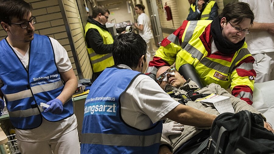 Notfallübung in einem Krankenhaus in Berlin / © Paul Zinken (dpa)