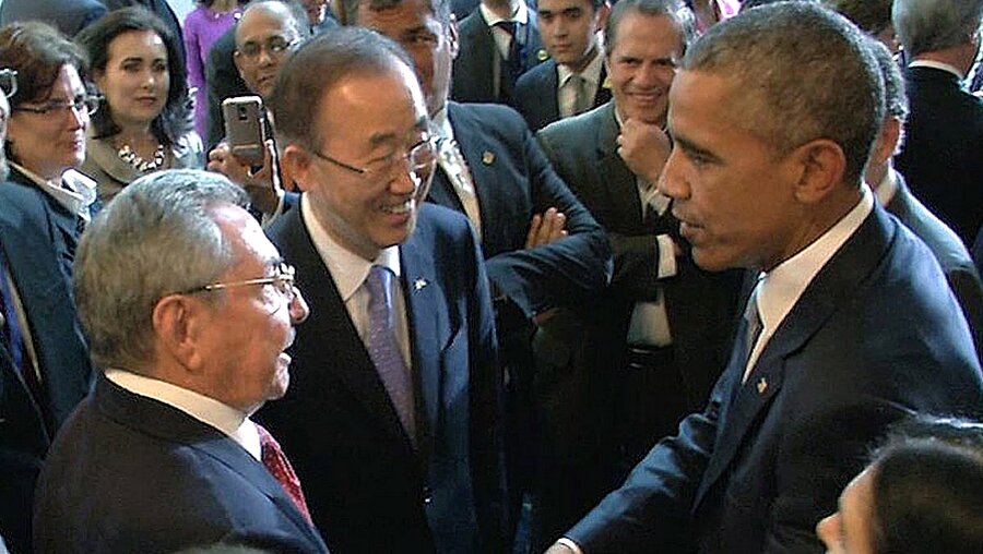 Raul Castro (l.) und Barack Obama  (dpa)