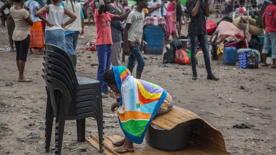 Obdachlose Frau in Maputo, Mosambik / © Mauro Vombe/XinHua (dpa)