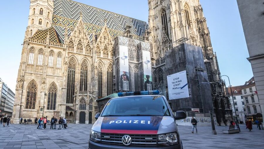 Österreichische Bundespolizei vor dem Stephansdom in Wien / © BalkansCat (shutterstock)