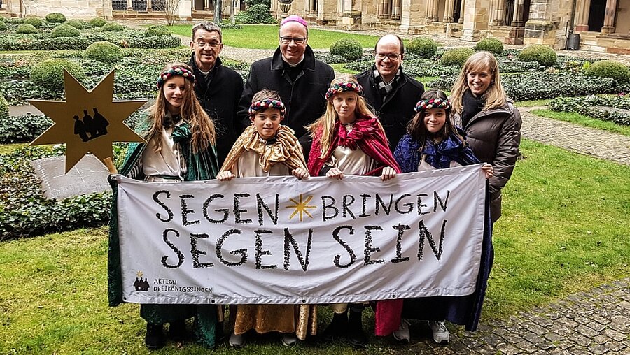 Offiziell eröffnet wird die Sternsinger-Aktion am 29. Dezember in Trier / © Michael Merten (KNA)