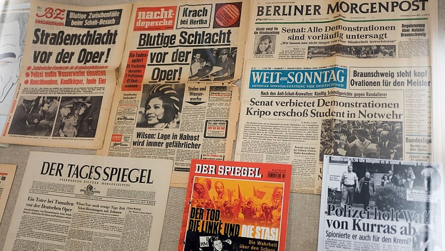 Zeitungstitel zur Erschießung von Benno Ohnesorg / © Jörg Carstensen (dpa)