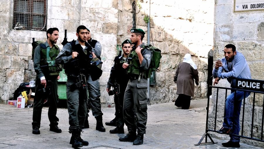 Alltag in Jerusalem - Soldaten auf der Straße / © Lea Deuber