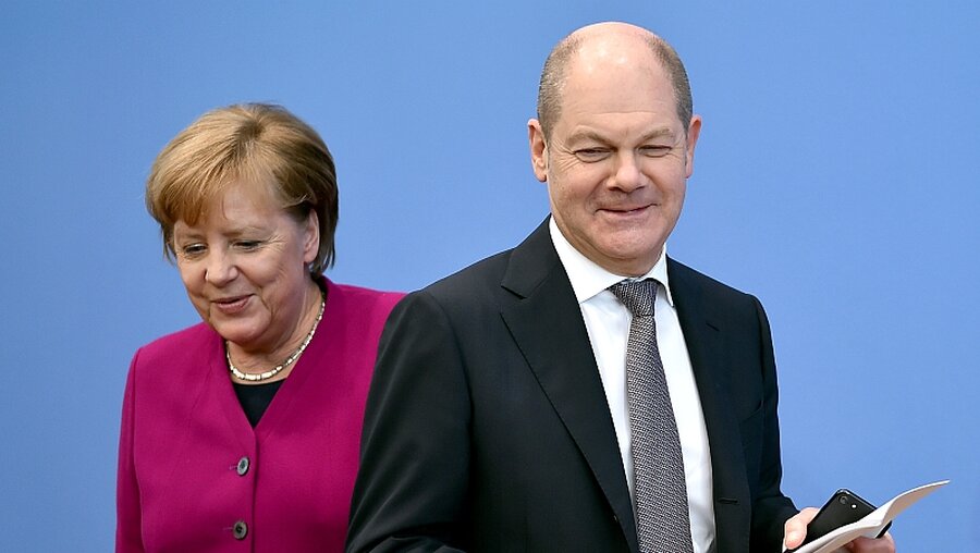 Olaf Scholz und Angela Merkel / © Britta Pedersen (dpa)