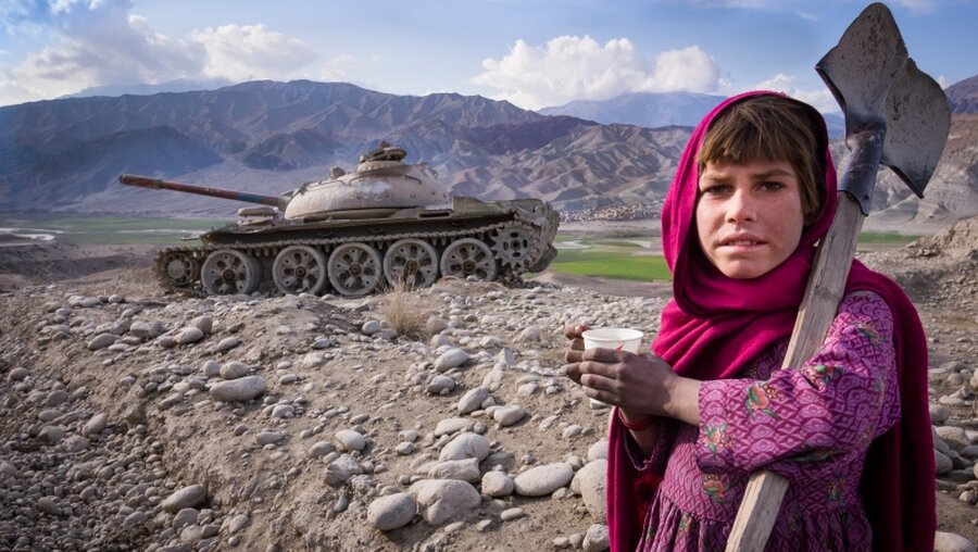 Panzer in Afghanistan / © timsimages.uk (shutterstock)