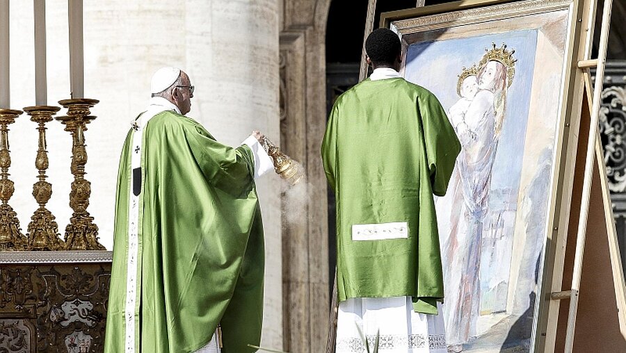 Papst Franziskus feiert eine Messe zu den Heilig-Jahr-Feiern der Katecheten und Religionslehrer / © Giuseppe Lami  (dpa)