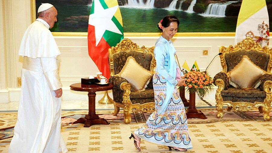 Papst Franzikus trifft Aung San Suu Kyi in Myanmar / © Max Rossi (DR)