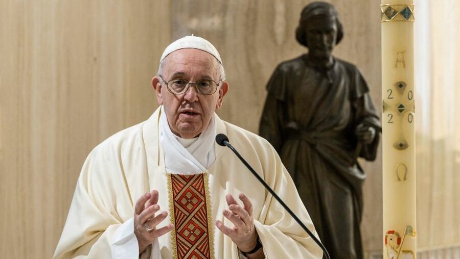 Papst Franziskus bei einem Gottesdienst in der Kapelle Sanctae Marthae / © Vatican Media/Romano Siciliani (KNA)
