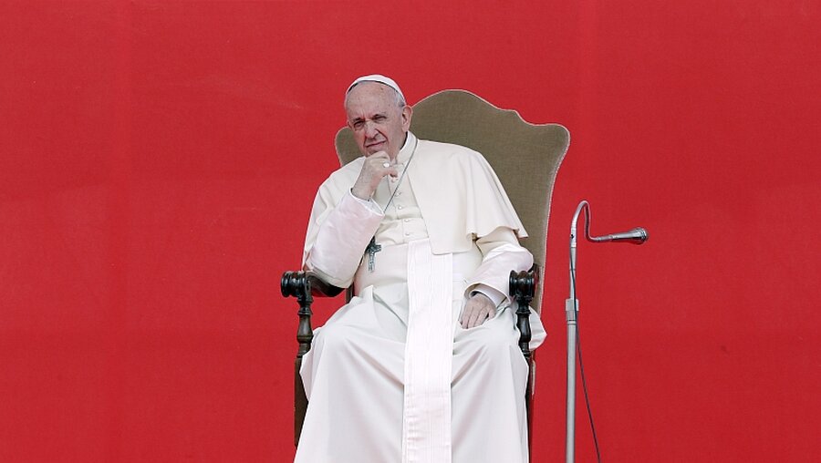 Papst Franziskus bei Jubiläumsfeier missionarischer Bewegung  / © Andrew Medichini (dpa)