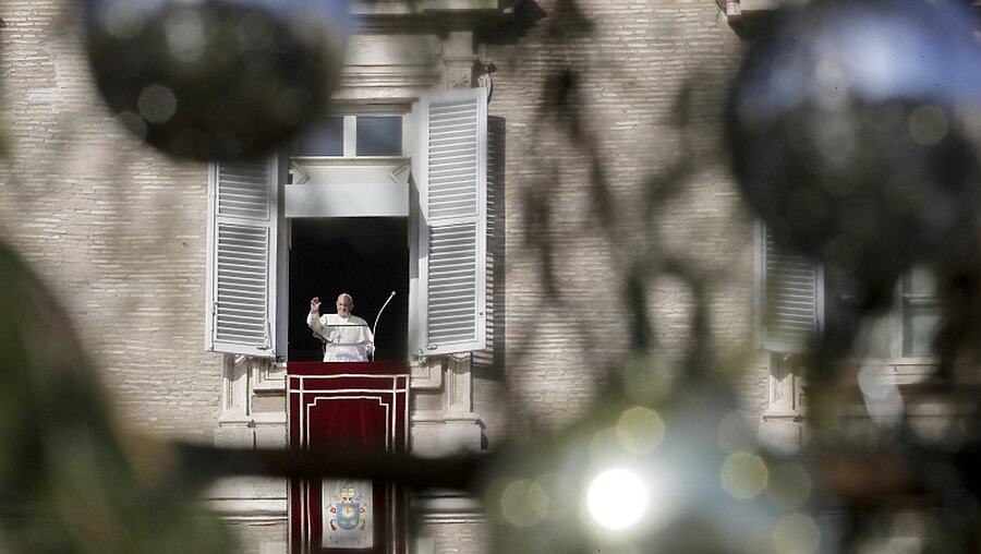 Papst Franziskus beim Angelus-Gebet / © Andrew Medichini (dpa)