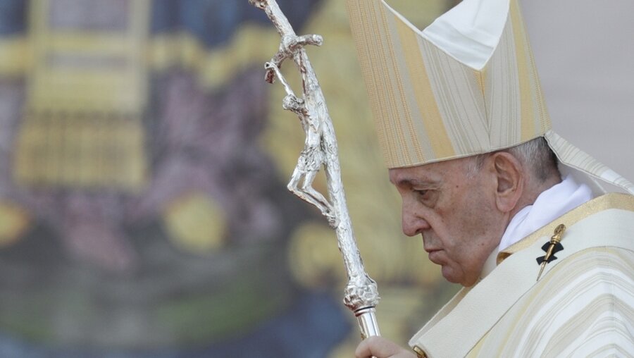 Papst Franziskus besucht das erste Mal Rumänien / © Andrew Medichini (dpa)