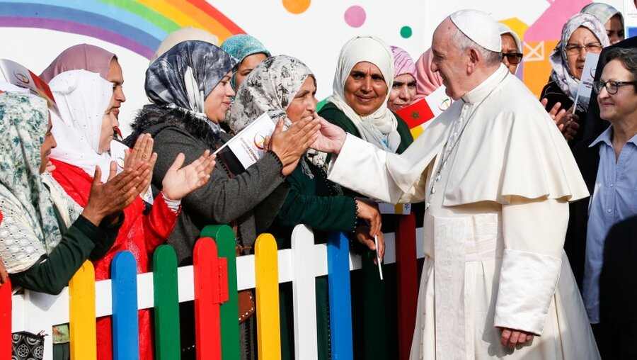 Papst Franziskus besucht ein Sozialzentrum in Temara, Marokko / © Paul Haring (KNA)