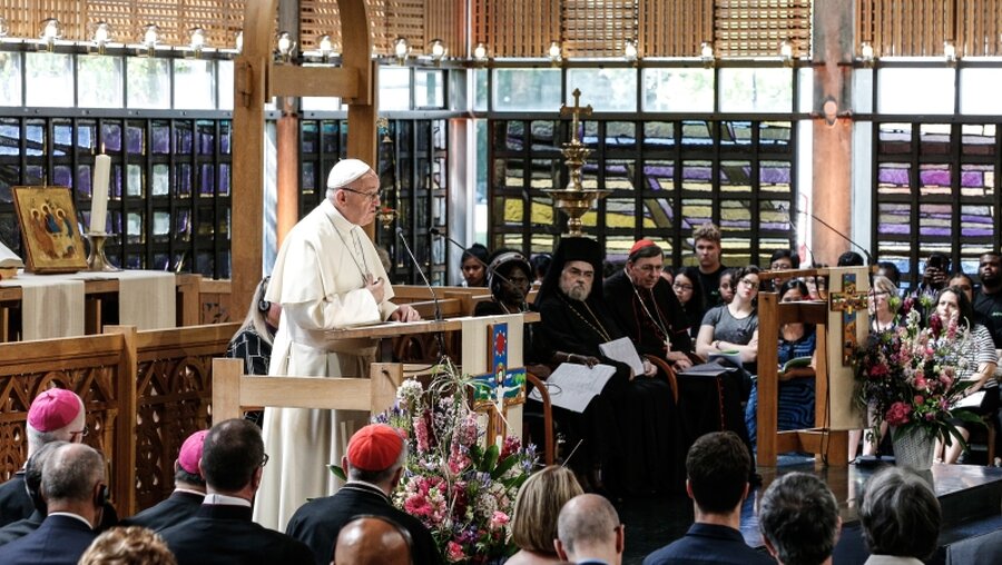 Papst Franziskus besucht Weltkirchenrat 2018 / © Paul Haring (KNA)