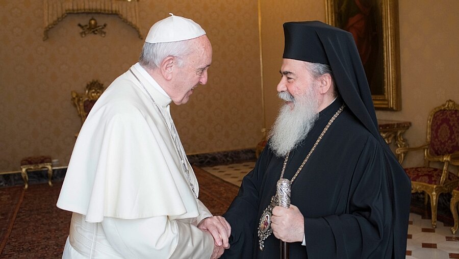 Papst Franziskus empfängt den griechisch-orthodoxen Patriarchen Theophilos III. von Jerusalem / © Osservatore Romano (KNA)