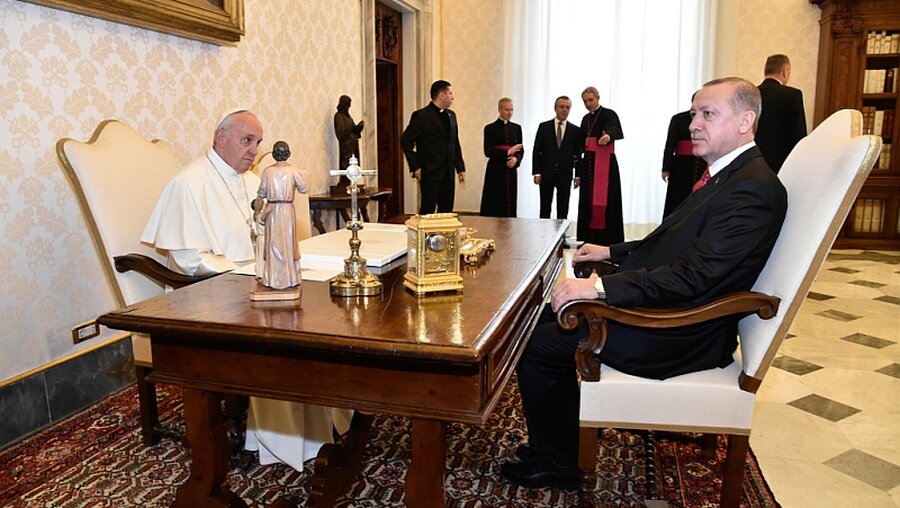 Papst Franziskus empfängt den türkischen Staatspräsidenten / © Cristian Gennari/Romano Siciliani (KNA)