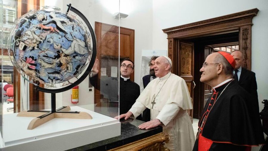 Papst Franziskus eröffnet die Ausstellung "Tutti" / © Vatican Media/Romano Siciliani (KNA)