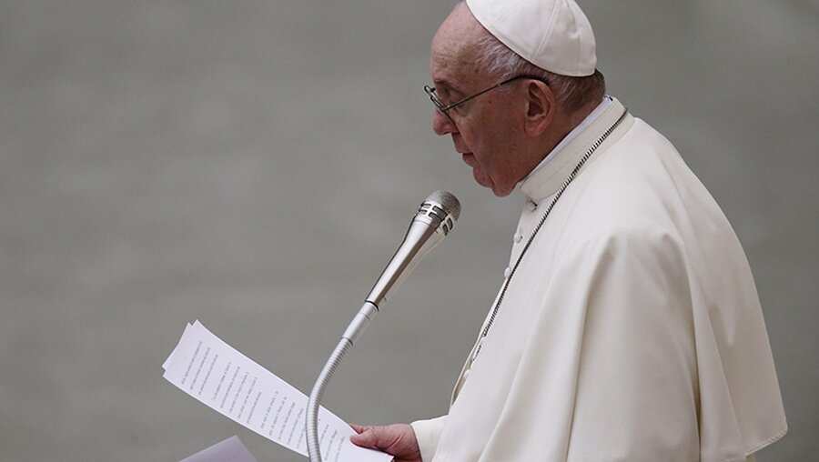 Papst Franziskus spricht anässlich des Weltklimagipfels COP26 / © Evandro Inetti (dpa)