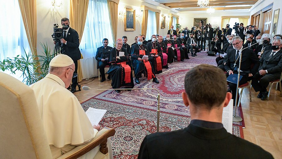 Papst Franziskus spricht zu Vertretern christlicher Kirchen in Bratislava (Slowakei) am 12. September 2021. / © Vatican Media/Romano Siciliani (KNA)