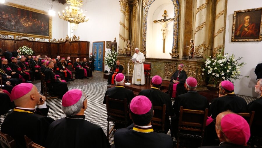 Papst Franziskus trifft chilenische Bischöfe / © Paul Haring (KNA)