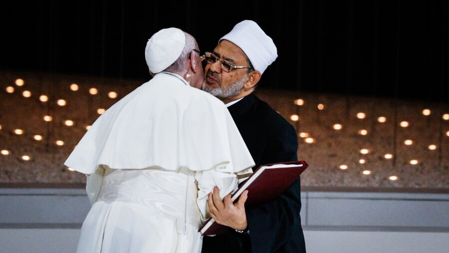 Papst Franziskus und Ahmad al-Tayyeb / © Paul Haring (KNA)