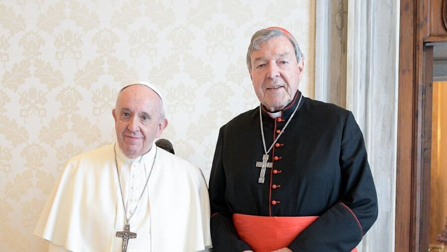 Papst Franziskus und George Pell / © Vatican Media/Romano Siciliani (KNA)