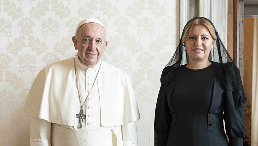 Papst Franziskus und Zuzana Caputova / © Vatican Media/Romano Siciliani (KNA)