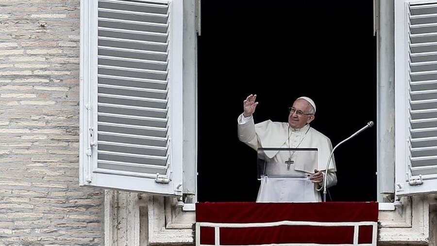 Papst Franziskus während des Angelusgebets (VN)