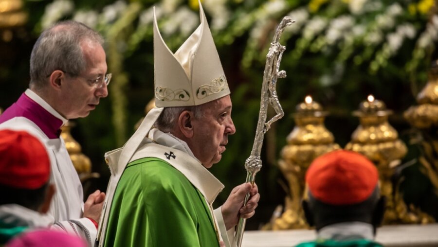 Papst Franziskus während des Gottesdienstes im Petersdom zum "Welttag der Armen" / © Stefano Dal Pozzolo (KNA)