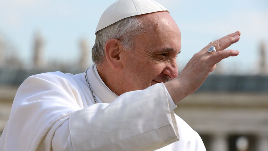 Ein Winken zum Abschied: Franziskus besucht Turin (KNA)
