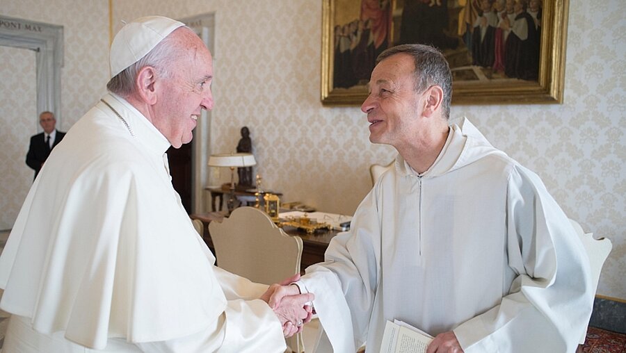 Papst Franziskus empfängt Frere Alois / © L'Osservatore Romano (dpa)