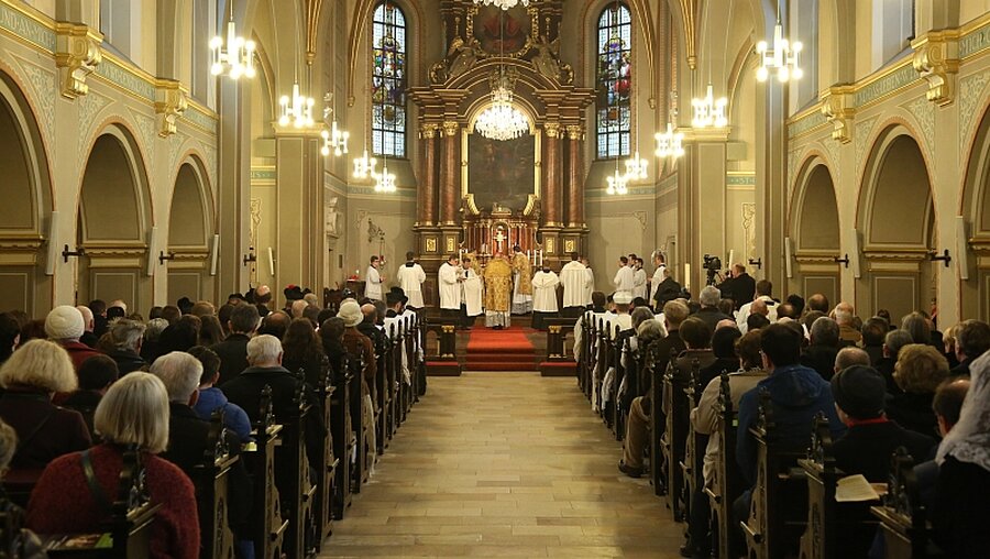 Messe in der außerordentlichen Form des römischen Ritus / © Jörg Loeffke (KNA)