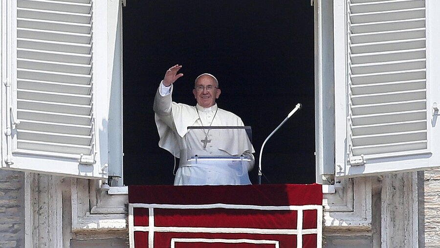 Papst beim Angelusgebet (dpa)