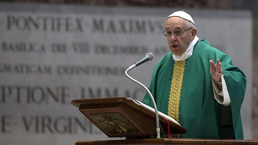 Papst Franziskus spricht zu den Kapuzinern  / © Angelo Carconi (dpa)
