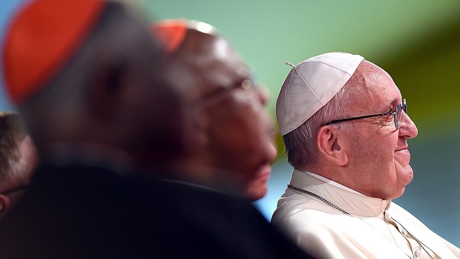 Papst Franziskus trifft sich mit Geistlichen in Kenia / © Daniel Dal Zennaro (dpa)