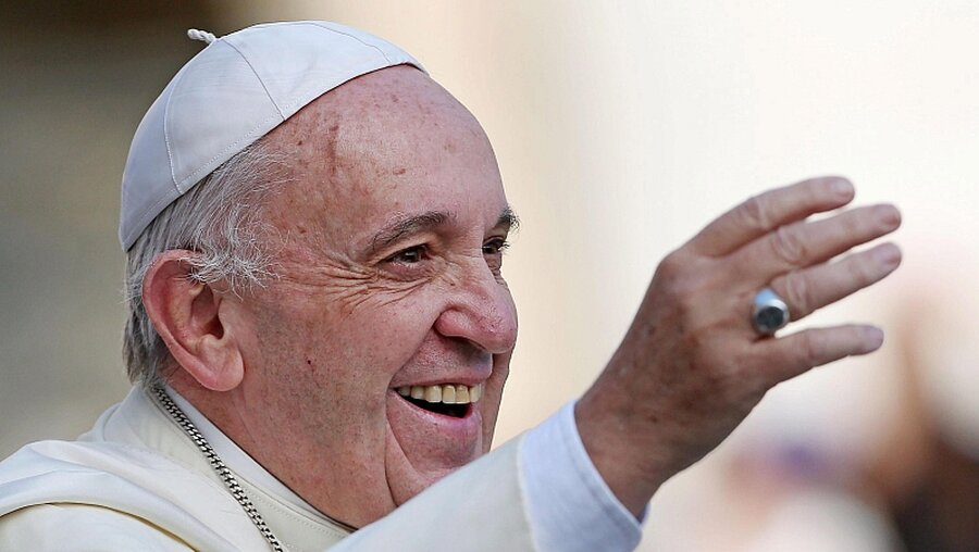 Papst Franziskus / © Alessandro di Meo (dpa)