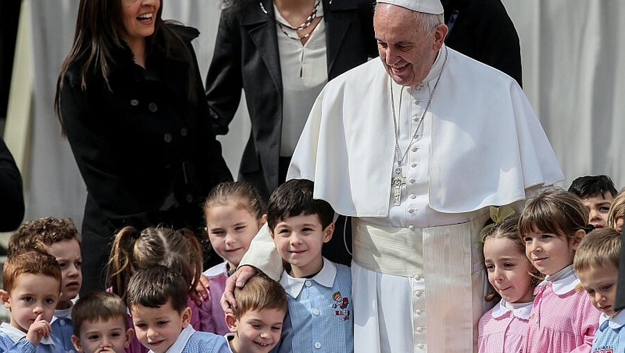 Generalaudienz mit Papst Franziskus / © Alessandro Di Meo (dpa)