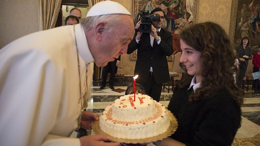Papst Franziskus wird 79: Eine Torte zum Geburtstag / © Osservatore Romano/Handout (dpa)