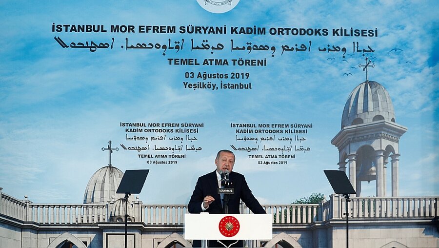 Präsident Erdogan bei der Grundsteinlegung einer syrisch-orthodoxen Kirche / © Murad Sezer (Reuters)
