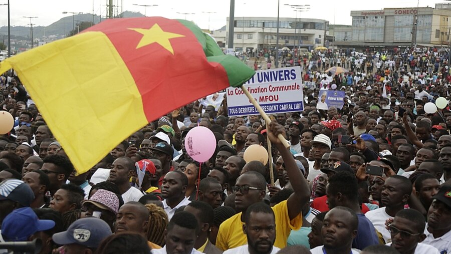 Präsidentenwahl in Kamerun / © Sunday Alamba (dpa)