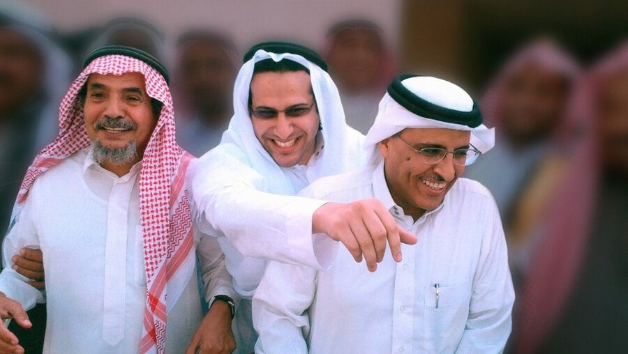 Preisträger Abdullah al-Hamid (l-r), Walid Abu al-Chair und Mohammed Fahad al-Kahtani aus Saudi-Arabien. Die Menschenrechtler sitzen derzeit im Gefängnis, weil sie versuchen, das totalitäre politische System in Saudi-Arabien zu reformieren. / © right livelihood award (dpa)