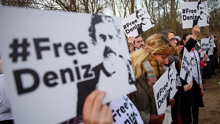 "FreeDeniz": Auch die Lage in der Türkei ist schwierig  / © Gregor Fischer (dpa)