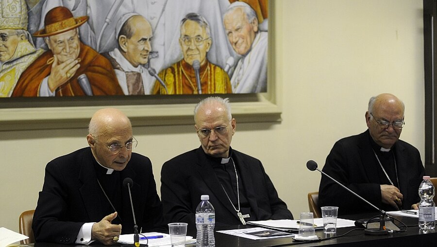 CCEE-Bischöfe bei einer Pressekonferenz / © Paolo Galosi (KNA)