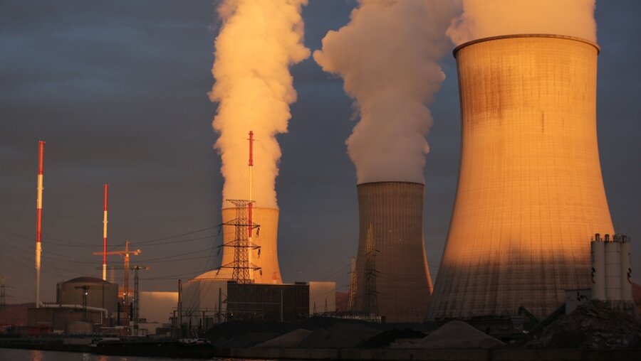 Das Atomkraftwerk Tihange in Belgien / © Oliver Berg (dpa)