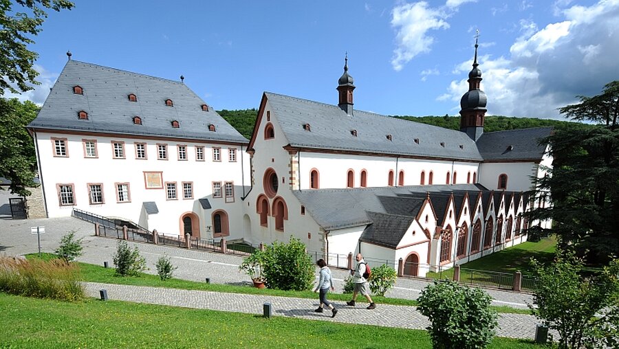 Im Kloster Eberbach findet das G7-Innenministertreffen statt. / © Arne Dedert (dpa)
