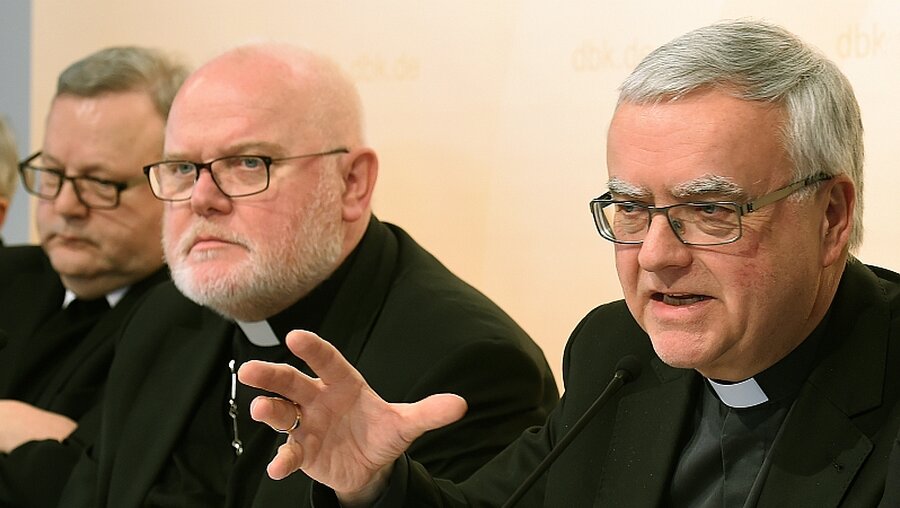 Bischof Bode, Kardinal Marx und Erzbischof Koch / © Holger Hollemann (dpa)