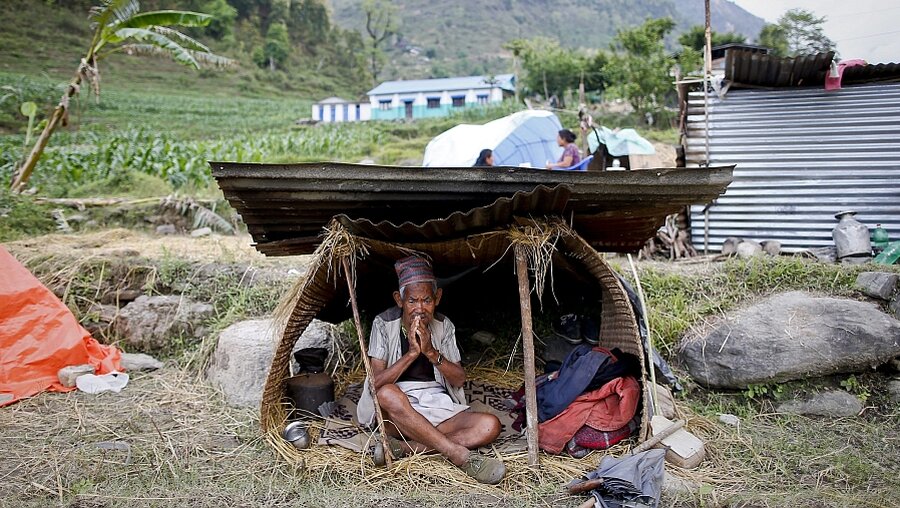 Provisorisches Zelt in Gorkha (dpa)