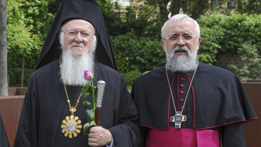 Patriarch Bartholomäus (l.) Bischof Feige (dpa)